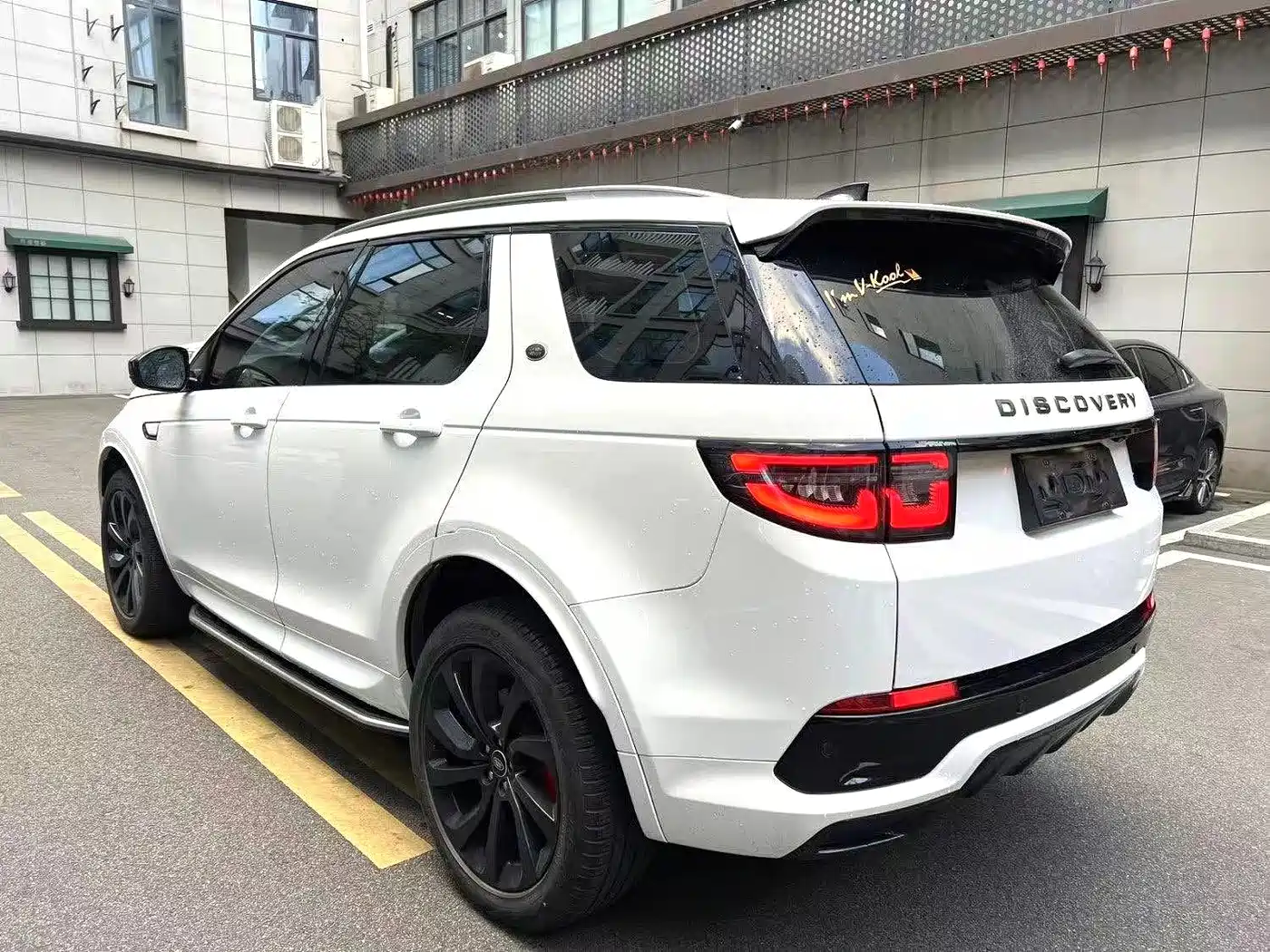 Land Rover Discovery Sport 2022 249PS Metropolis Edition 5-Seater фото 9