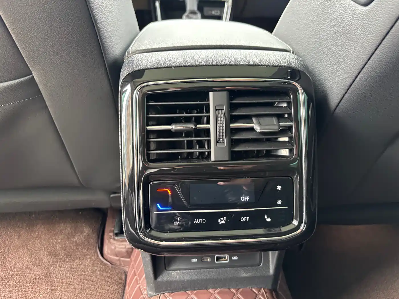Volkswagen Passat 2023 330TSI Luxury Edition фото 15