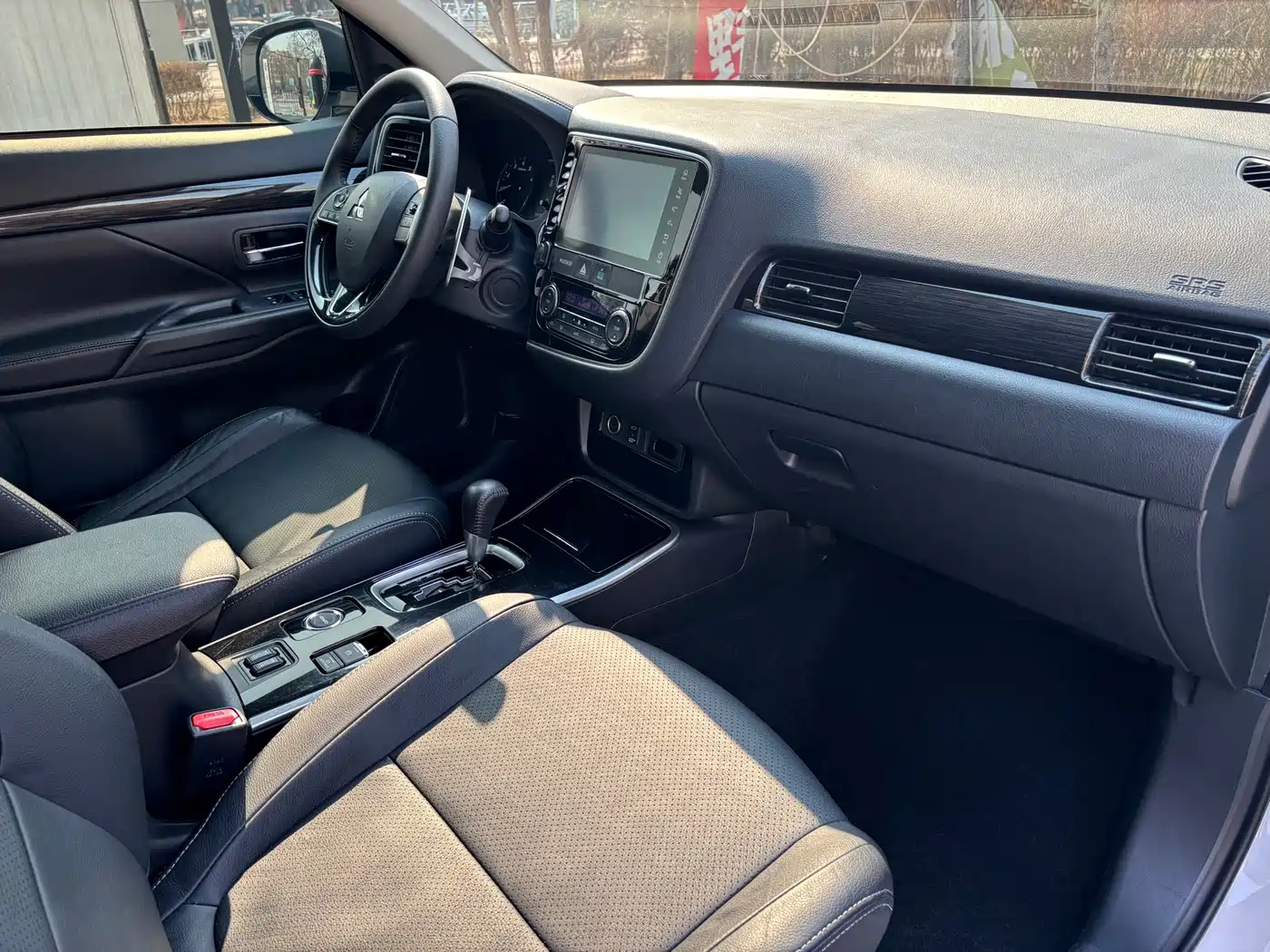MITSUBISHI OUTLANDER