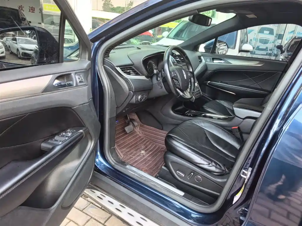 Фото 16 - Lincoln MKC