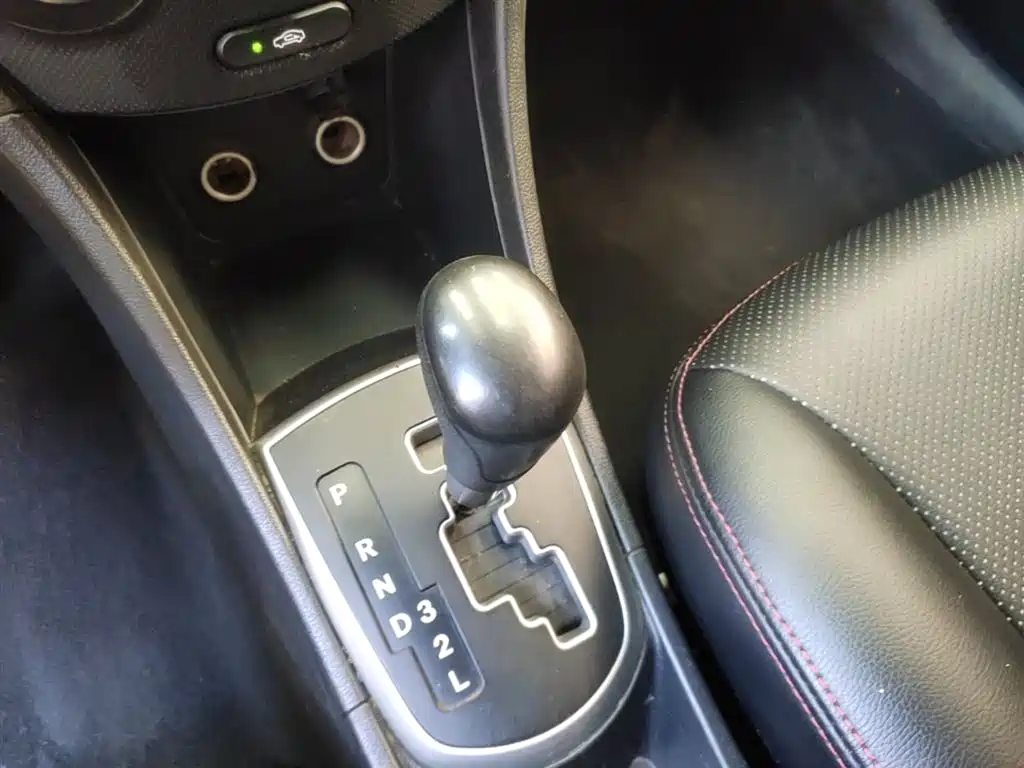 Hyundai Reina 2014 Model 1.4L Automatic GLX фото 14