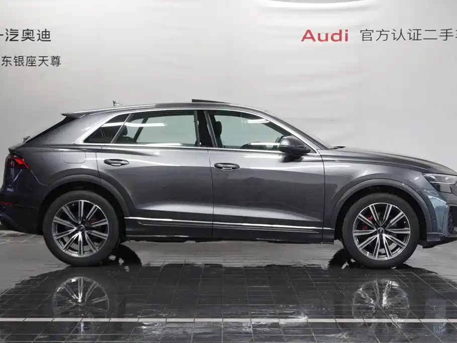 Audi Q8 2026 2024 45 TFSI Luxury Sport
