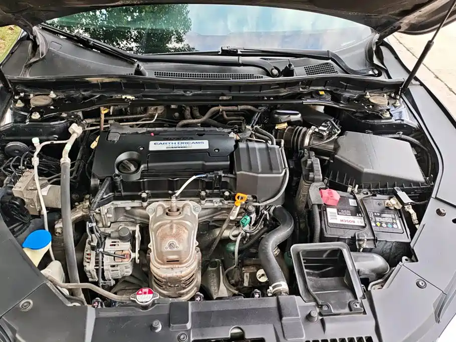 Photo 10 - Honda Accord