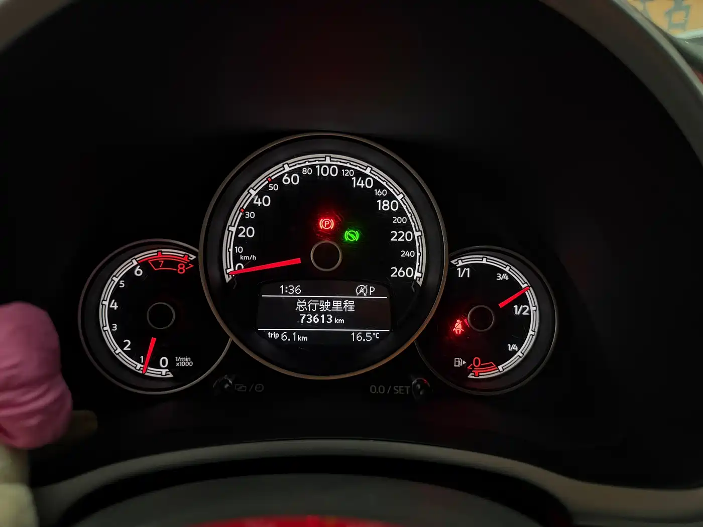 Volkswagen Beetle 2018 180TSI Trend Joy Edition фото 9