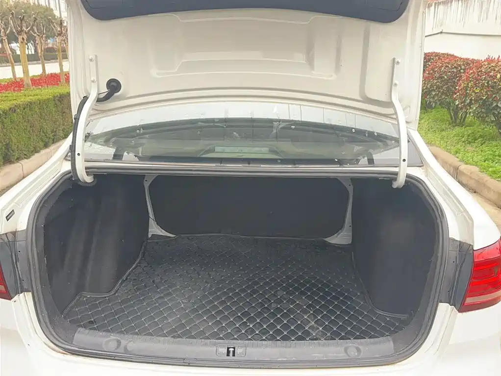Volkswagen Lavida 2019 Lavida Start 1.5L Manual Trend (China VI) фото 15