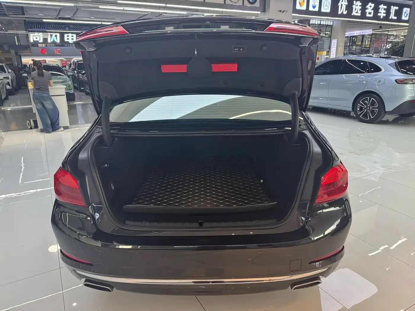 BMW 5 Series New Energy 2019 530Le Luxury Package фото 17