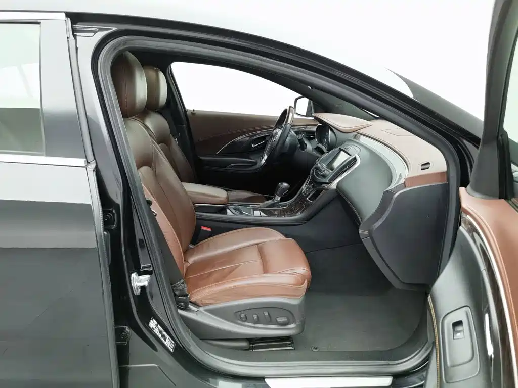 Фото 23 - Buick LaCrosse