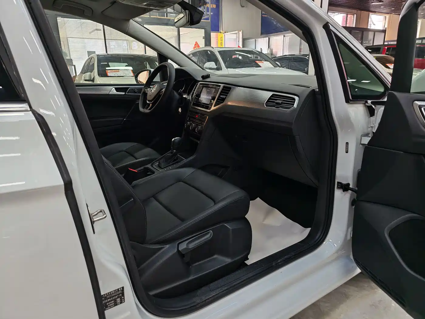 Volkswagen Golf Sportsvan 2020 280TSI Automatic Curiosity фото 13