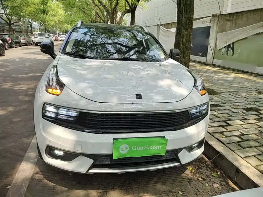 Lynk & Co 01 2017 2.0T AWD Pro фото 3