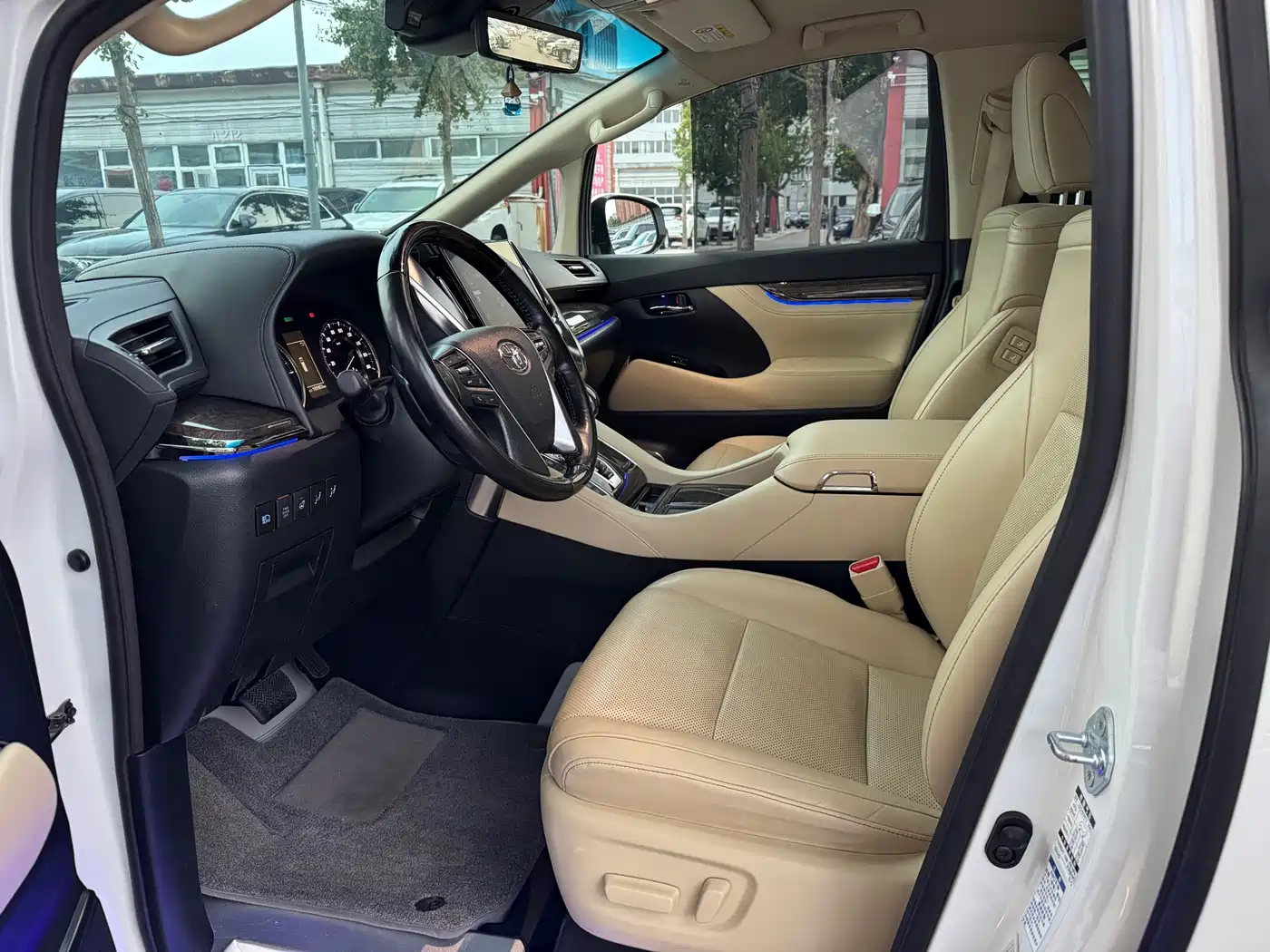Toyota Vellfire 2021 Crown Hybrid 2.5L HV Premium Edition фото 5