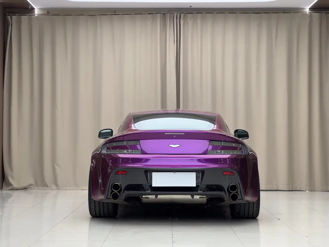 Aston Martin V8 Vantage 2011 4.7L Sportshift Coupe фото 11