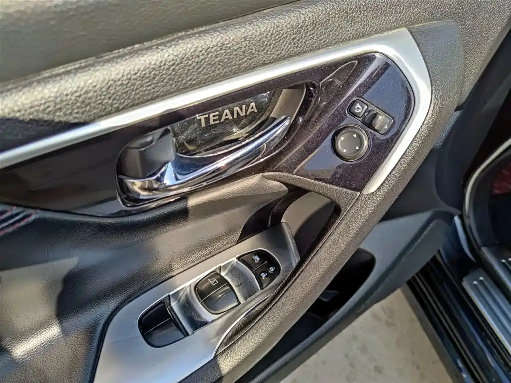 NISSAN TEANA