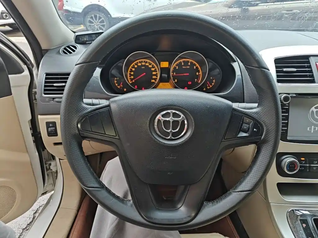 Zhonghua H330 2015 2013 1.5L Automatic Luxury