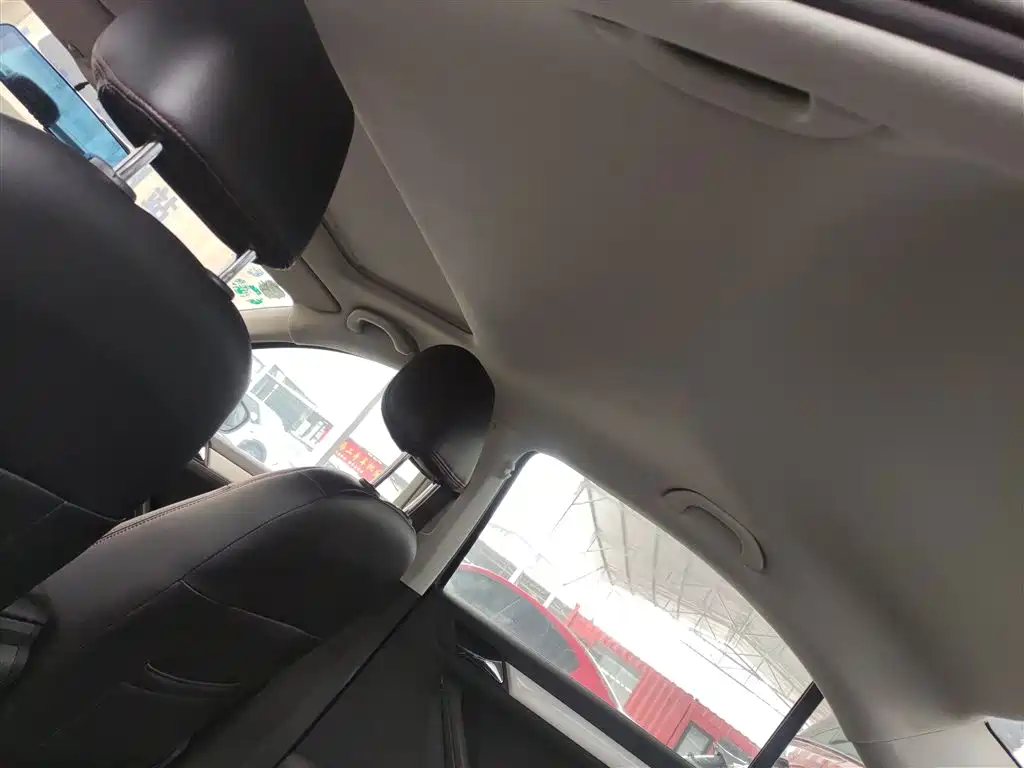Volkswagen Jetta 2013 1.6L Automatic Comfort фото 14