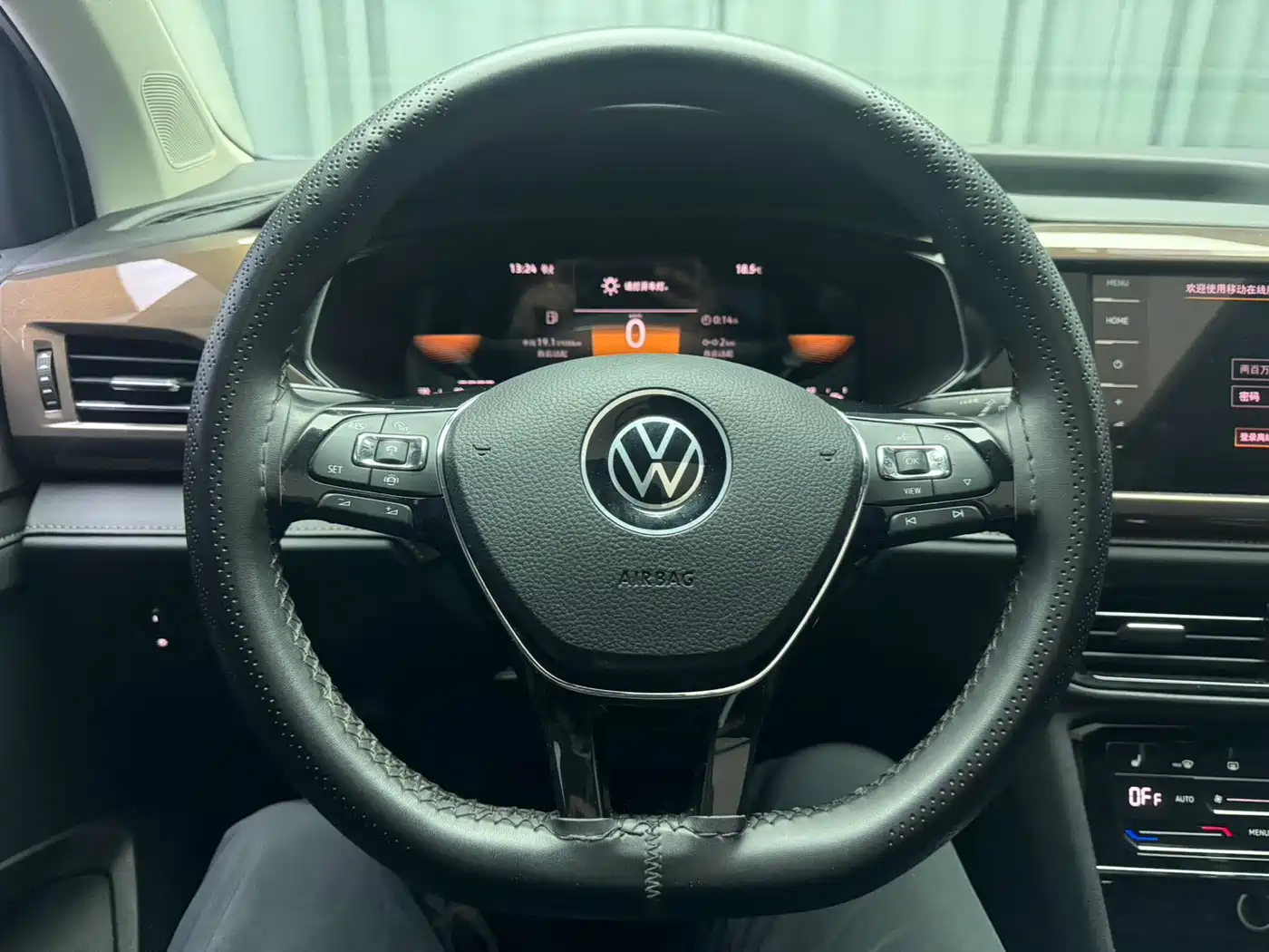 Volkswagen Tharu 2022 280TSI FWD Luxury Edition фото 6
