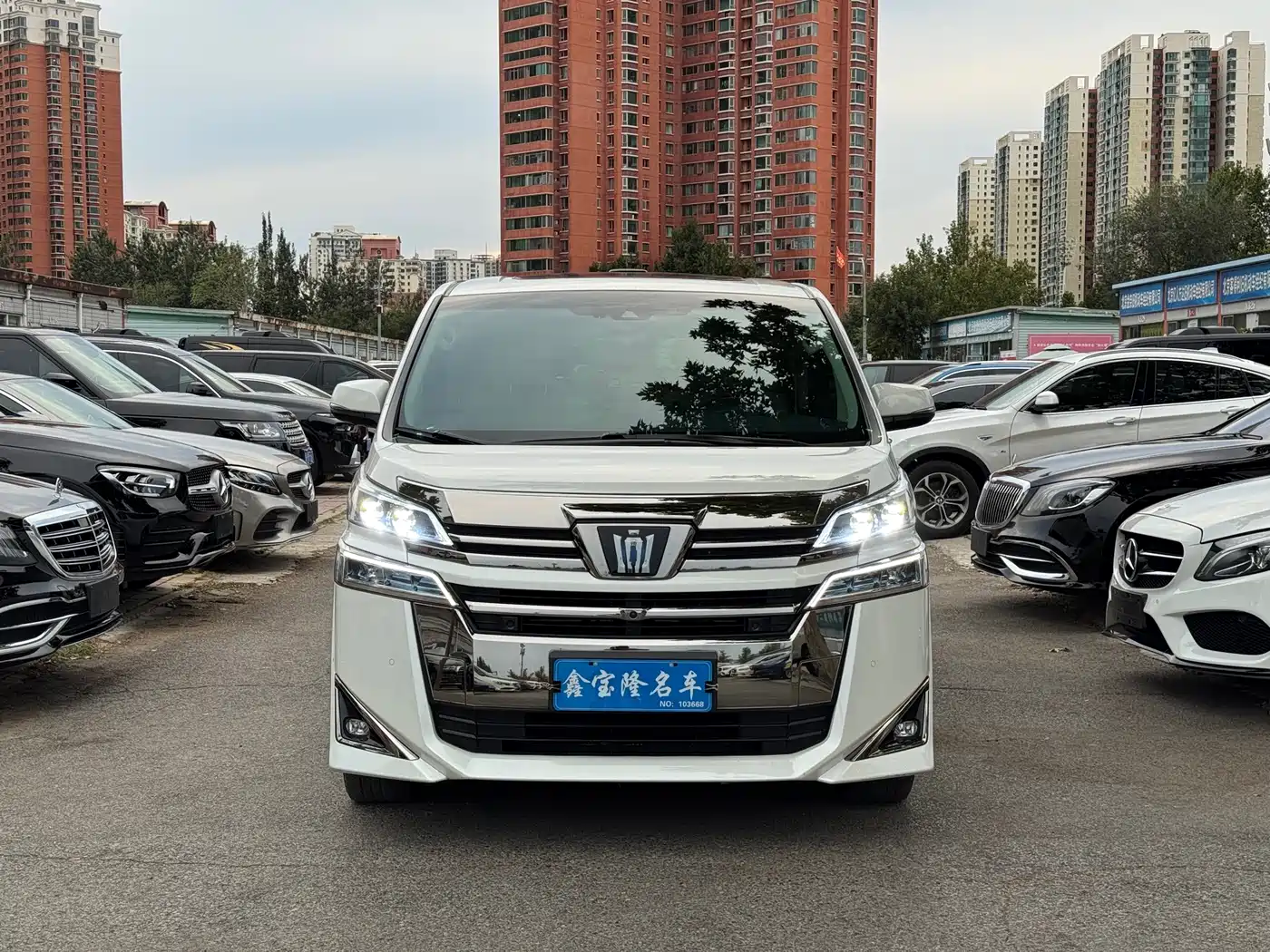 Toyota Vellfire 2021 Crown Hybrid 2.5L HV Premium Edition фото 2