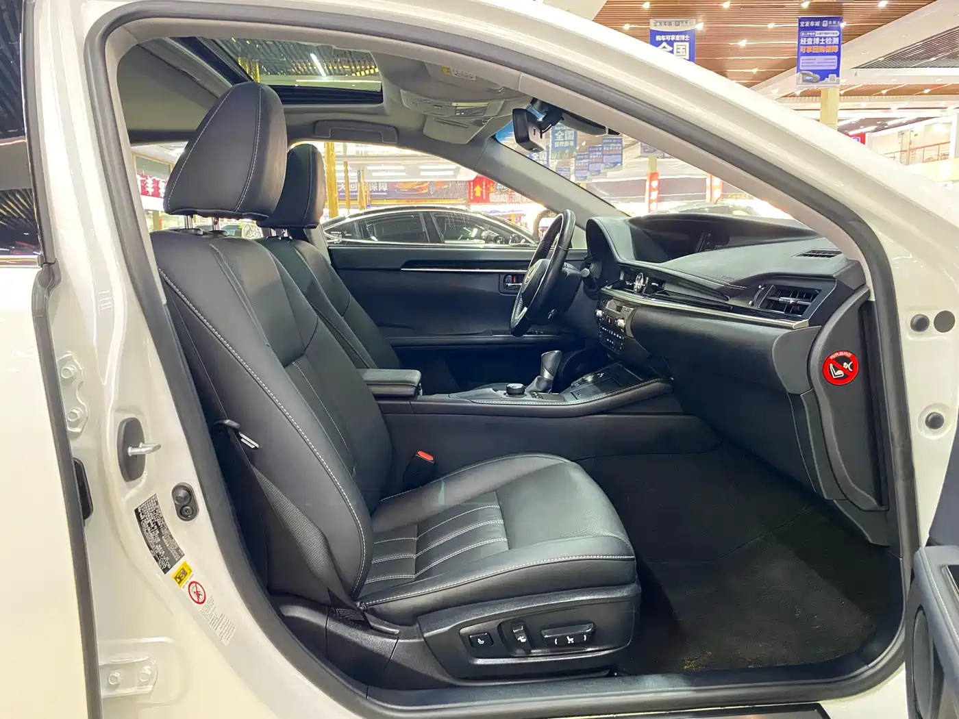 Lexus ES 2015 300h Comfort Edition фото 13