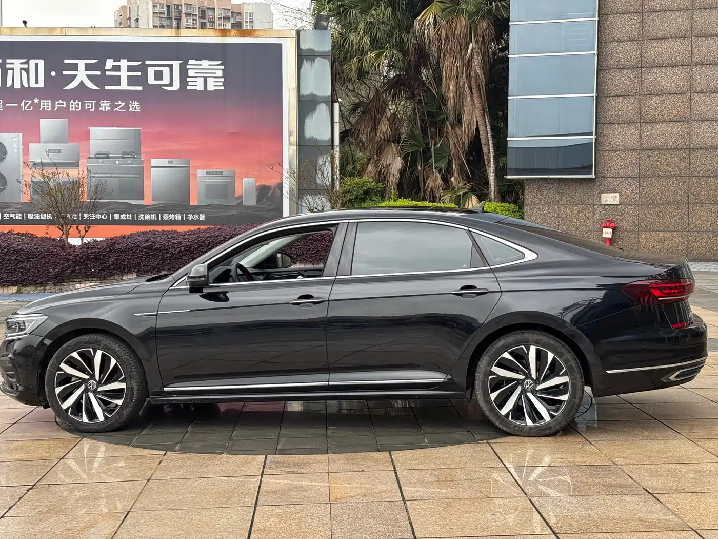 Volkswagen Passat 2023 330TSI Luxury Edition фото 8