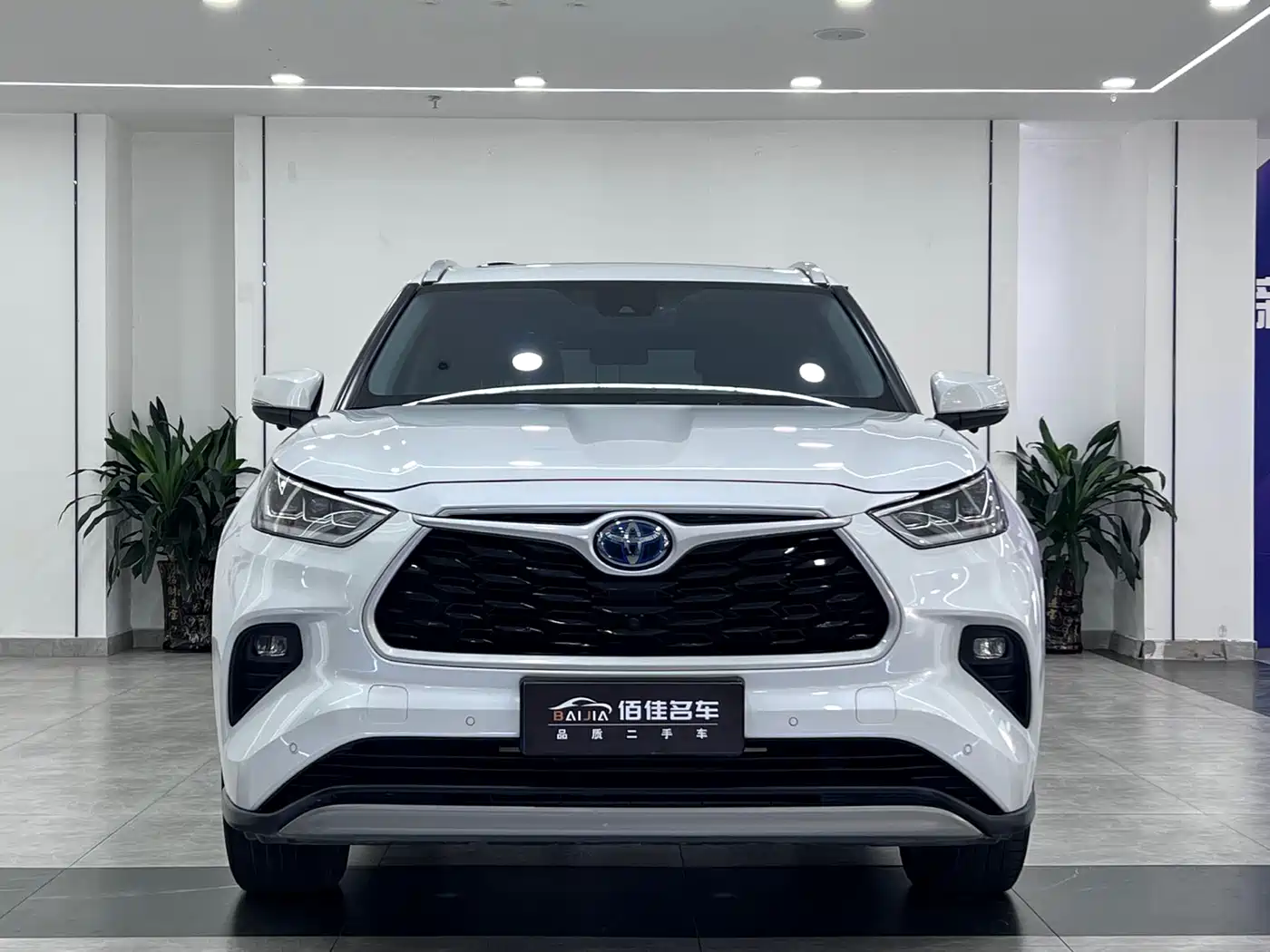Toyota Highlander 2022 Model Dual Engine 2.5L 4WD Premium Edition 7-Seater фото 2