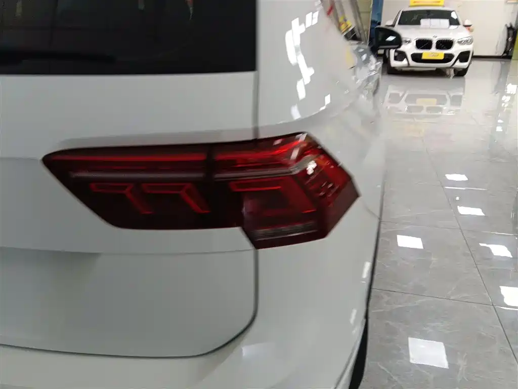 Volkswagen Tiguan L 2023 330TSI Auto 2WD R-Line Premium Edition фото 8