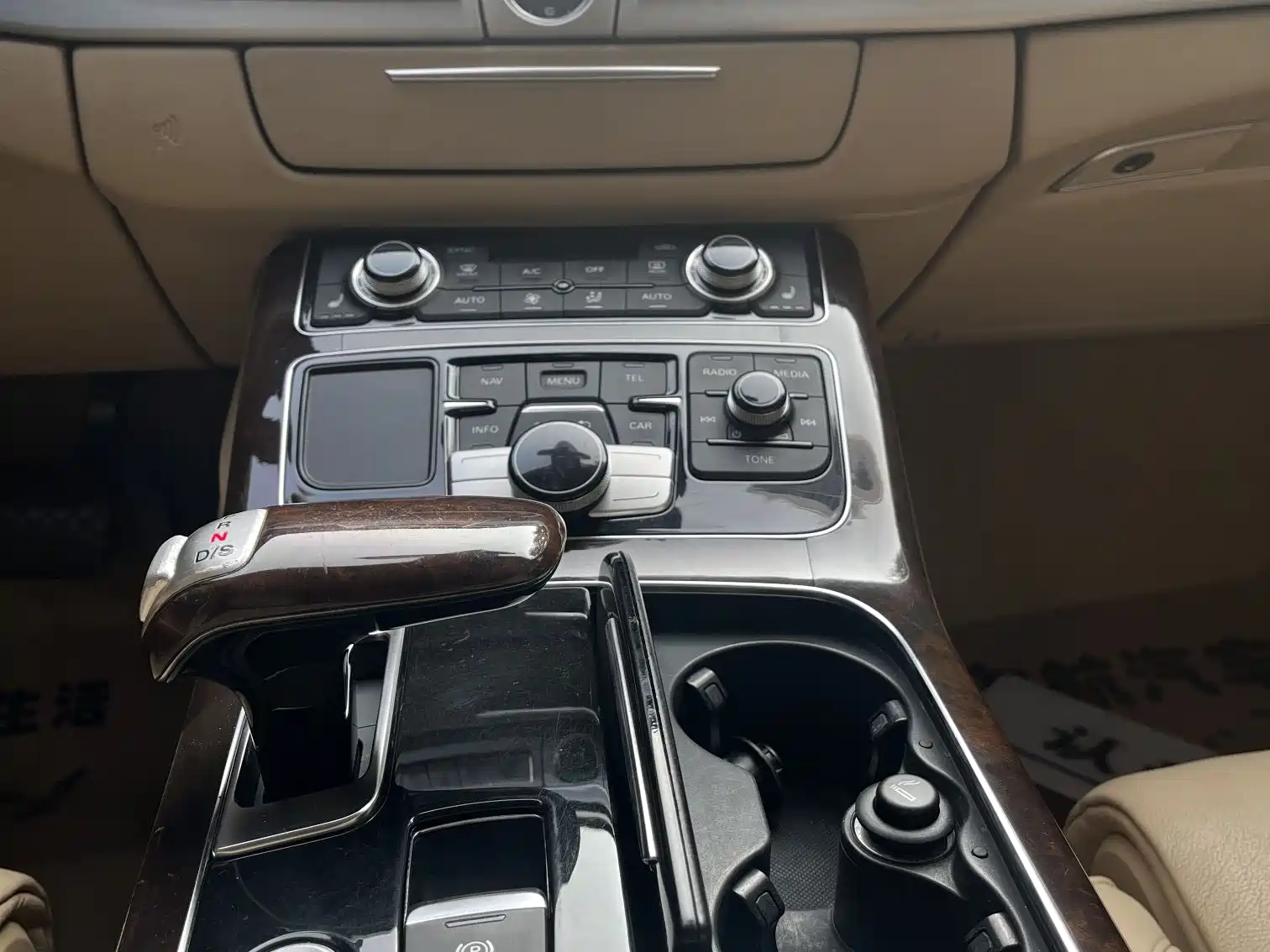 Photo 12 - Audi A8