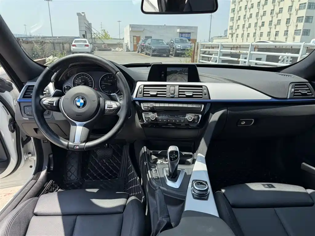 BMW 3 Series GT 2018 320i M Sport фото 17