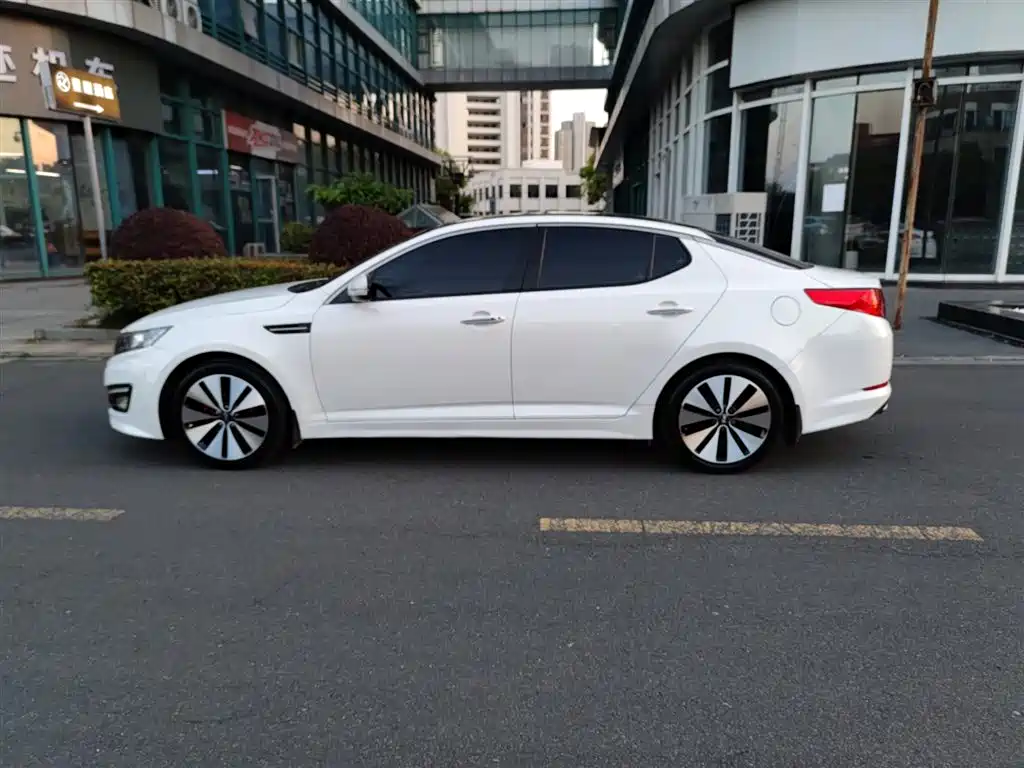 Kia K5 2012 2.0L Automatic DLX фото 10