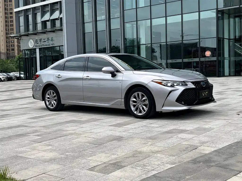 Toyota Avalon 2019 Hybrid 2.5L Luxury Edition China V фото 4