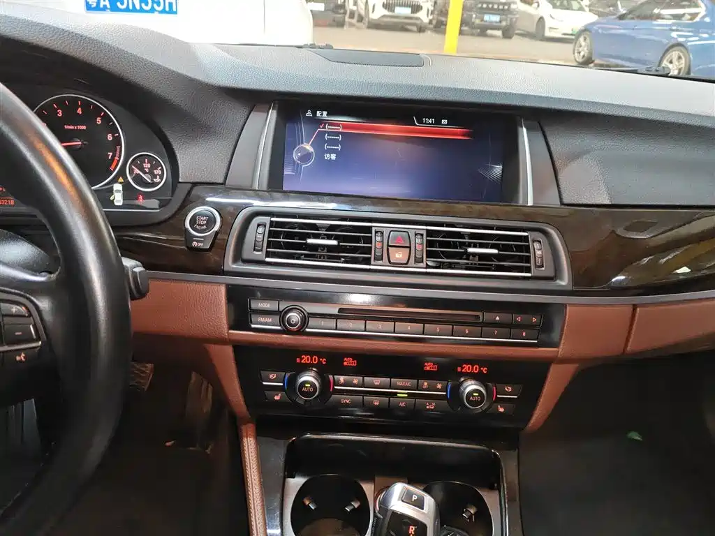 BMW 5 Series 2014 528Li Leading Edition фото 9