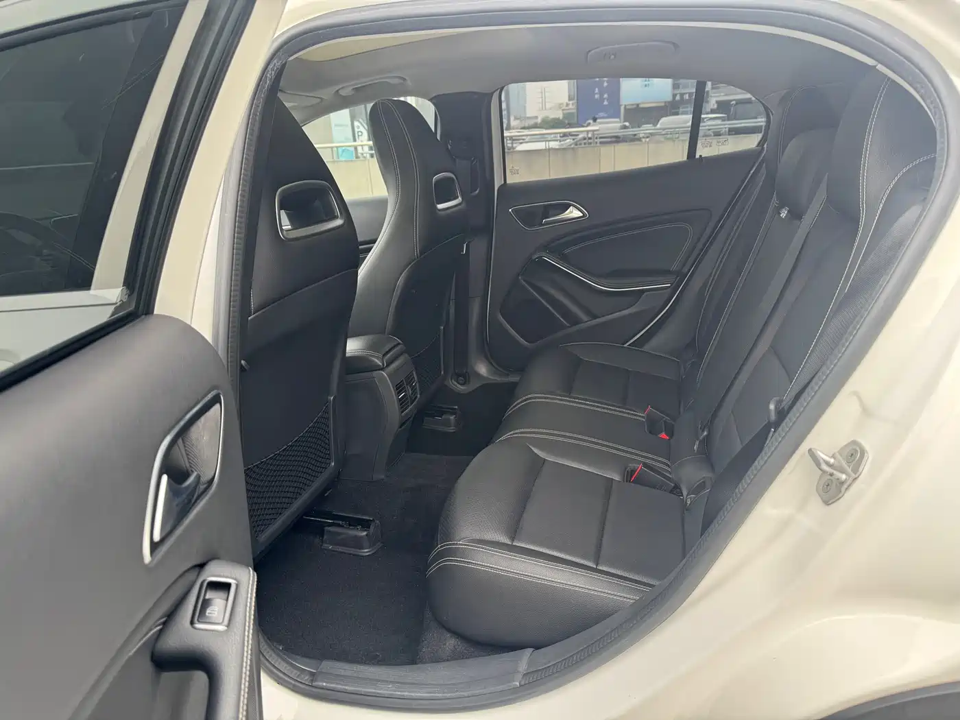 Mercedes-Benz GLA 2015 GLA 220 4MATIC Fashion Edition фото 10
