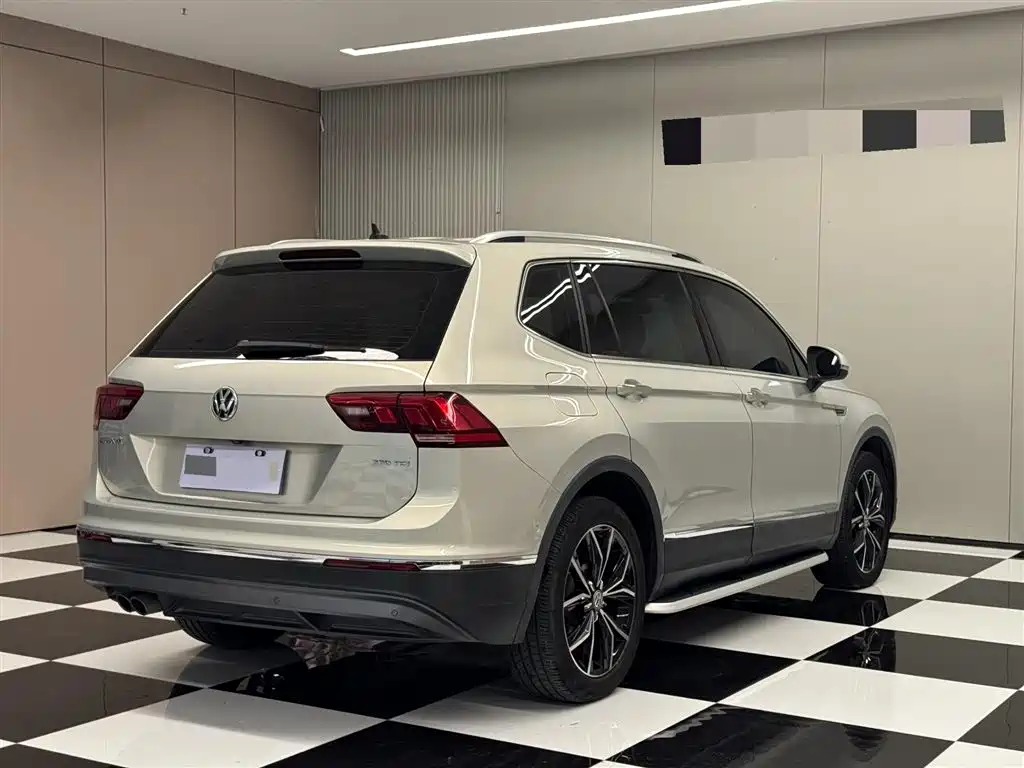Volkswagen Tiguan L 2018 330TSI Automatic 2WD Luxury Edition фото 6