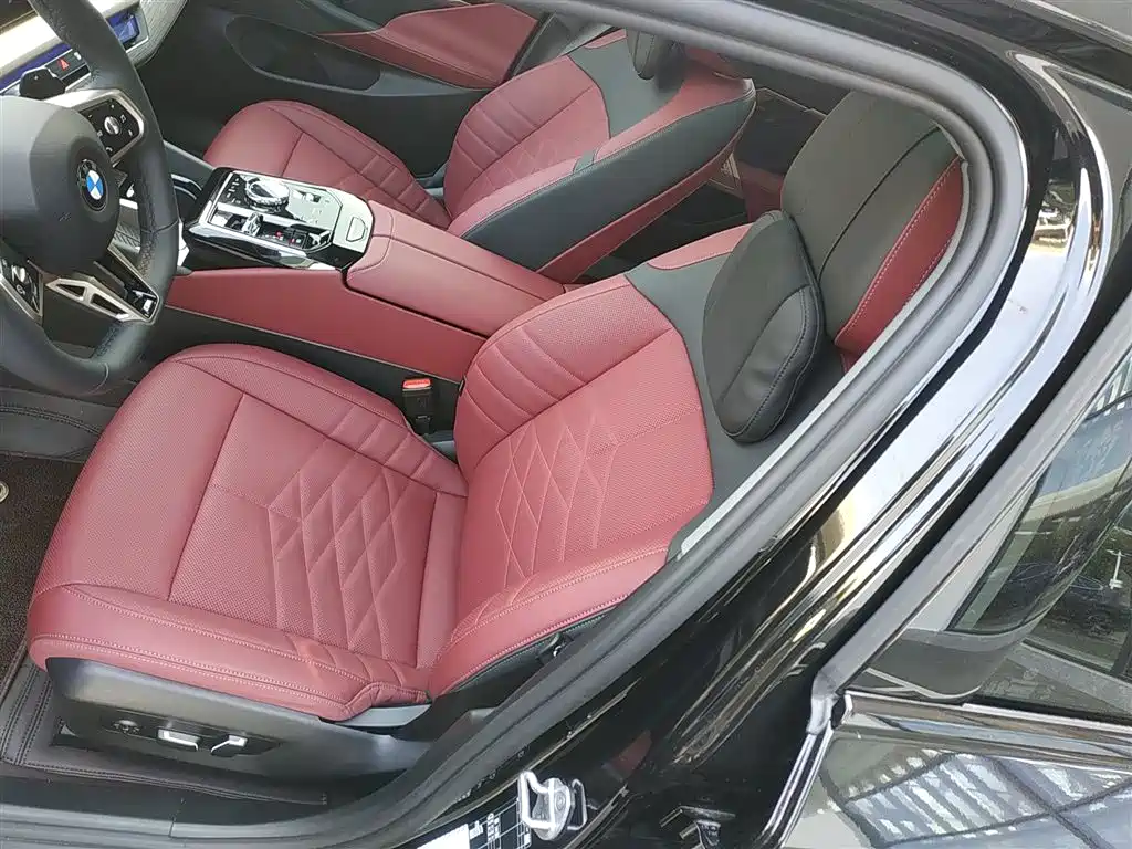 BMW 5 Series 2026 530Li Exclusive M Sport Package фото 11