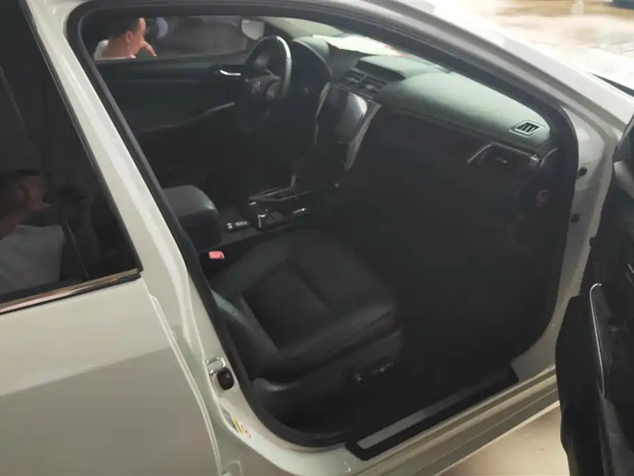 Toyota Camry 2015 2.0G Luxury Edition фото 8
