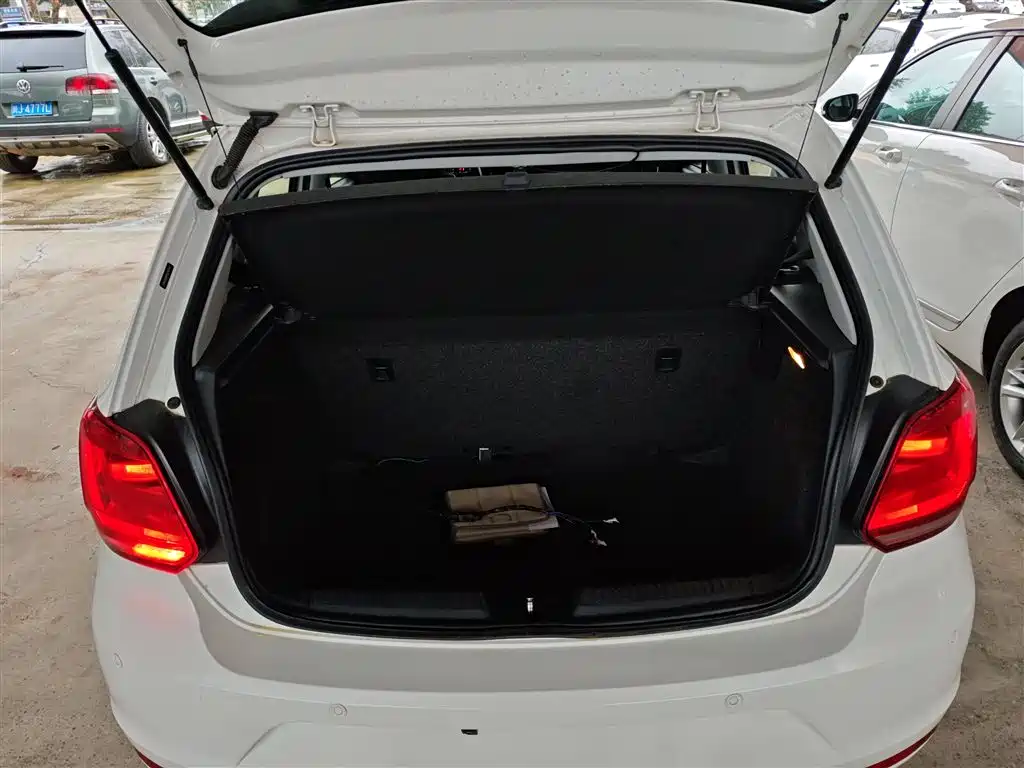 Volkswagen Polo 2016 1.4L Manual Trend фото 19