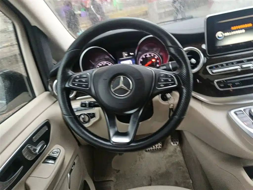 Mercedes-Benz V-Class 2017 Model V 260 L Premium Extended Edition фото 3