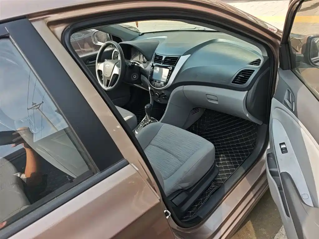 Hyundai Verna 2016 1.4L Automatic Smart GLS фото 25
