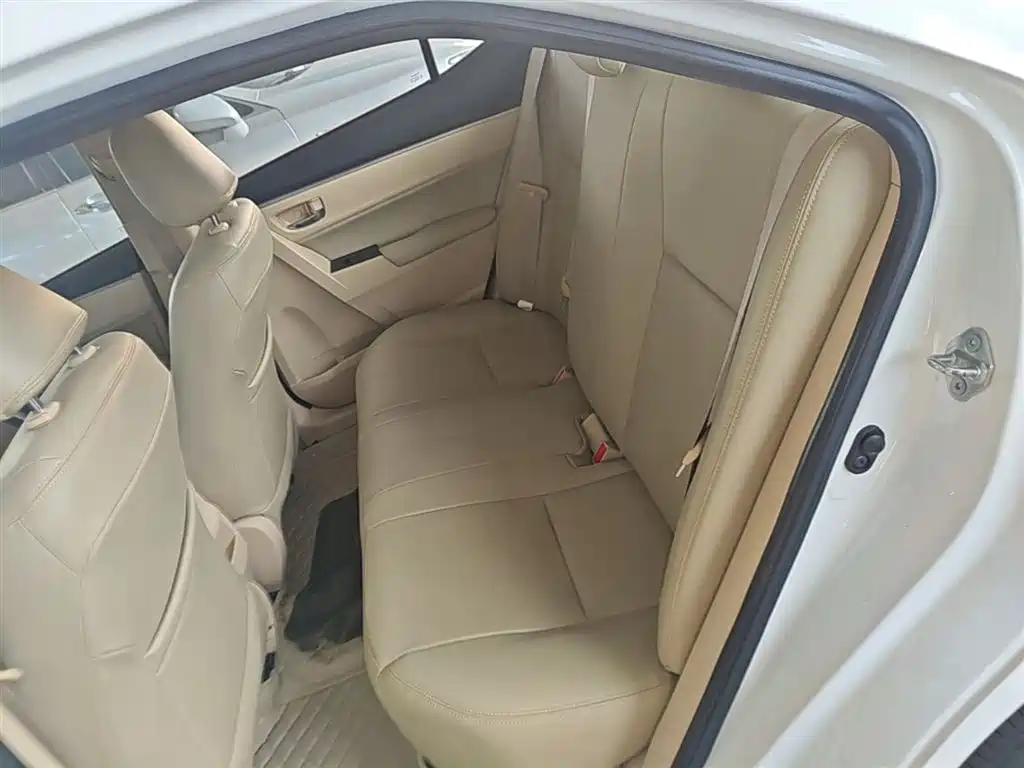 Toyota Corolla 2014 1.6L CVT GL-i фото 17