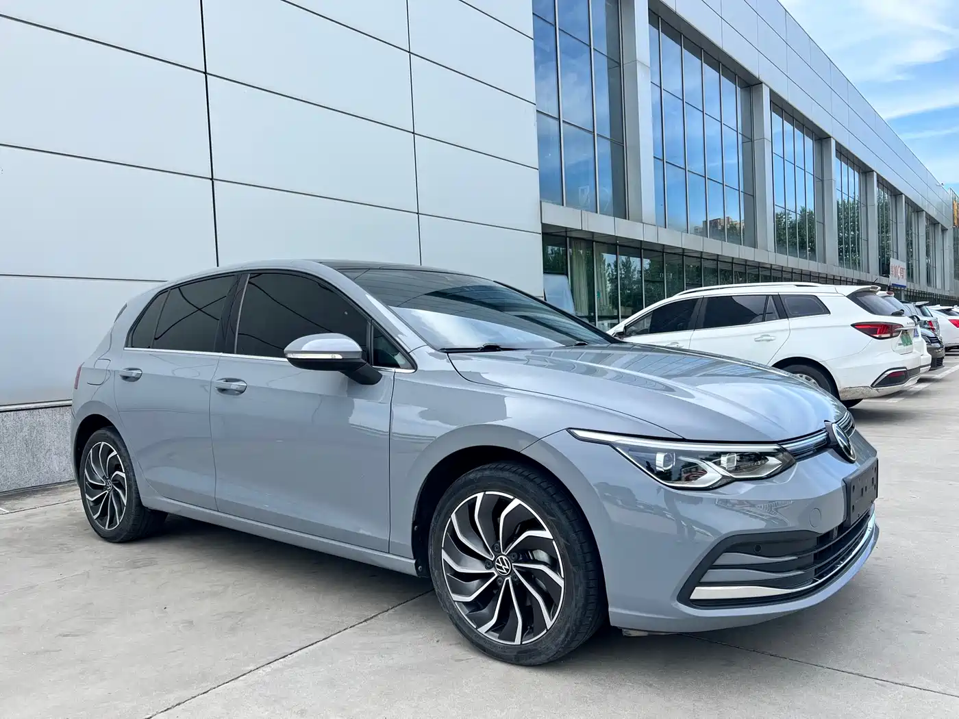 Volkswagen Golf 2023 280TSI DSG Pro 20th Anniversary Edition фото 3