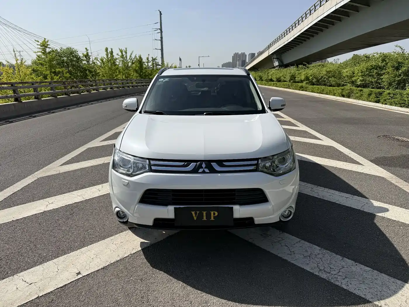 Mitsubishi Outlander (Import) 2013 2.4L 4WD Luxury Navigation 5-seater фото 3