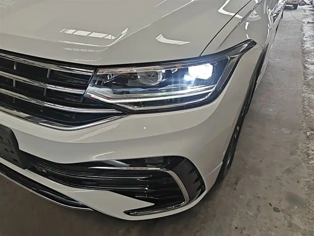 Volkswagen Tiguan L 2024 330TSI Automatic 2WD R-Line Premium Enjoyment Edition фото 18