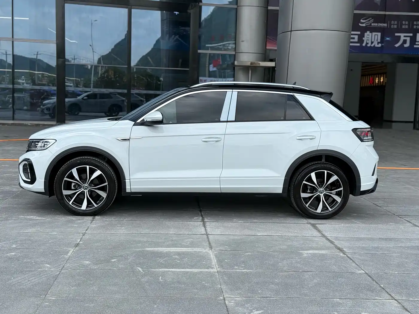 Volkswagen T-ROC 2023 300TSI DSG 2WD Dawn Edition фото 4