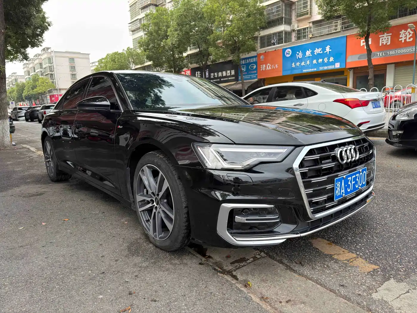 Photo 2 - Audi A6L