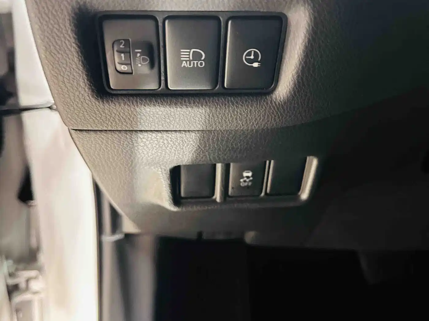 Toyota C-HR EV 2020 Luxury Sunroof Edition фото 19