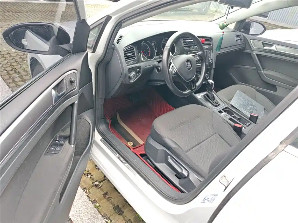 Volkswagen Golf 2016 230TSI Automatic Luxury фото 23