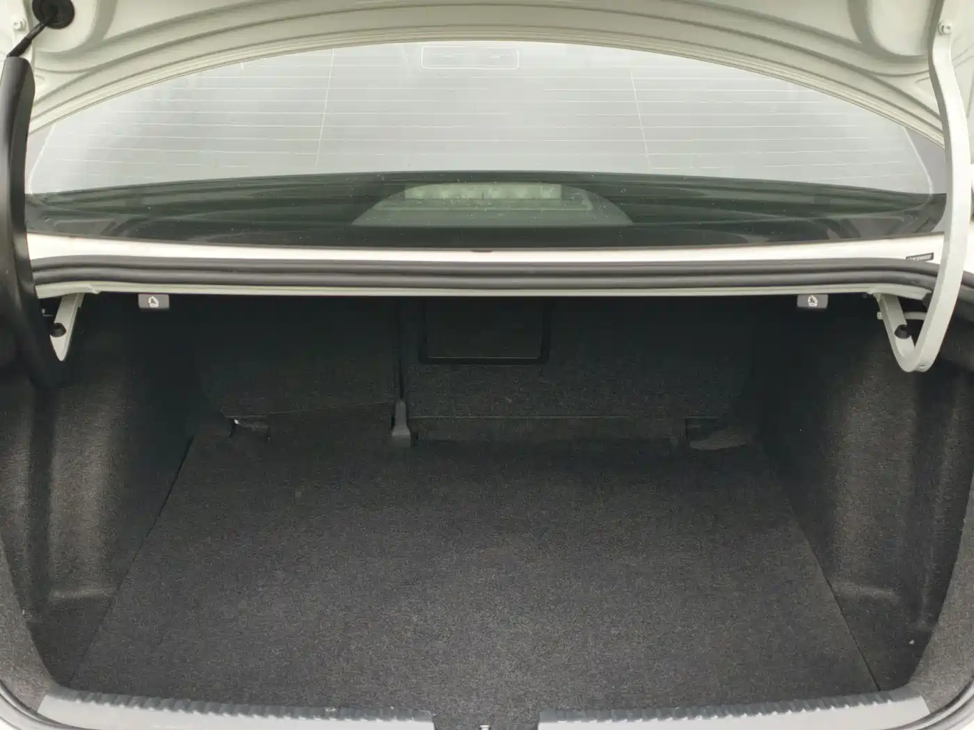 Volkswagen Sagitar 2018 1.6L Automatic Fashion фото 10
