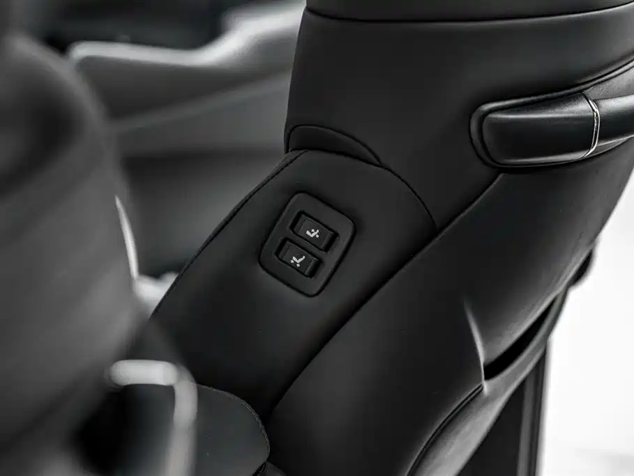 Toyota Vellfire 2021 Crown Hybrid 2.5L HV Premium Edition фото 26