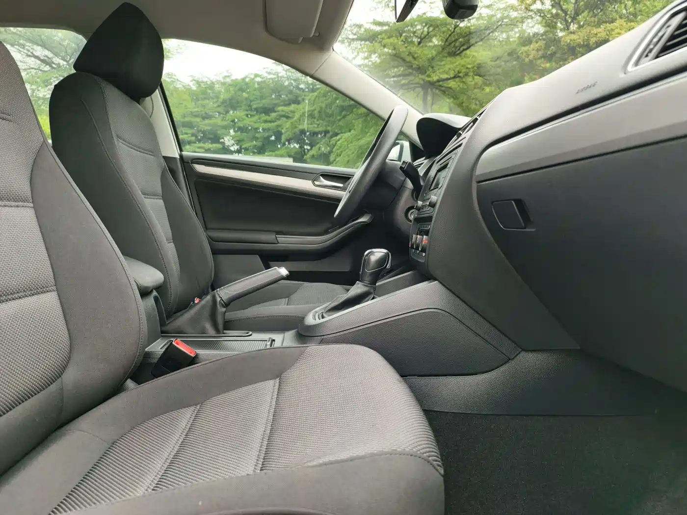 Volkswagen Sagitar 2018 1.6L Automatic Fashion фото 15