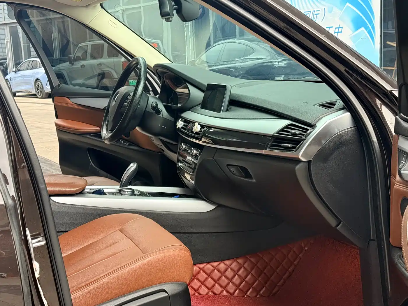 BMW X5 (Import) 2017 xDrive35i Leading Edition фото 8