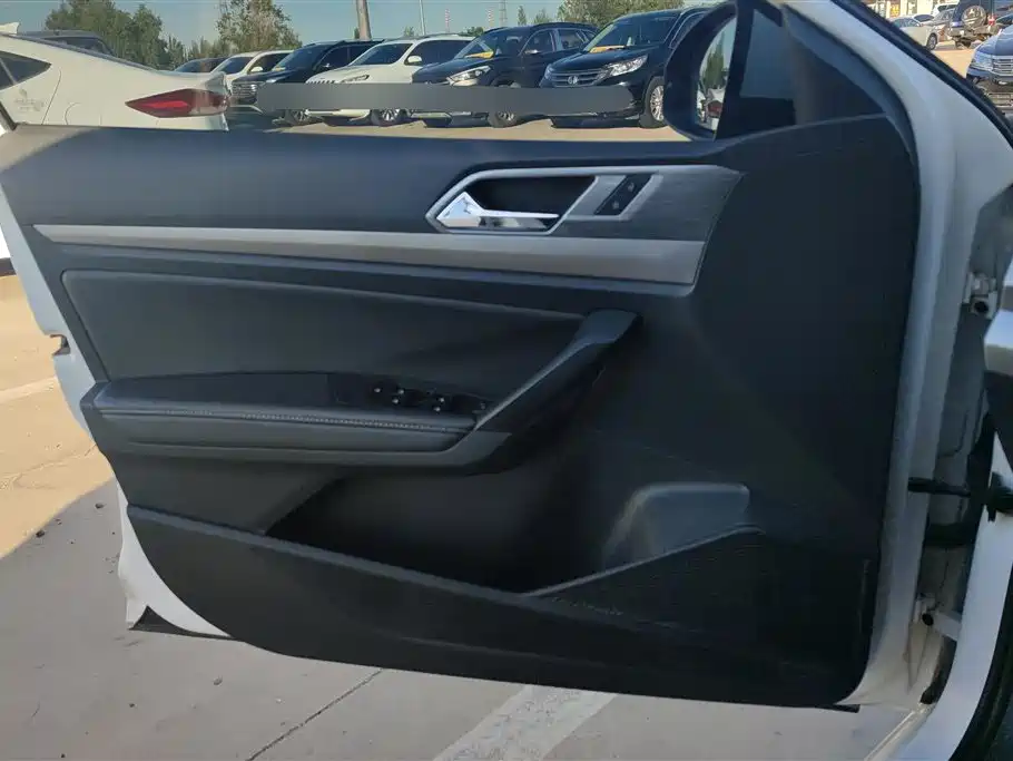 Volkswagen Lavida 2019 1.5L Automatic Comfort Edition China VI фото 7