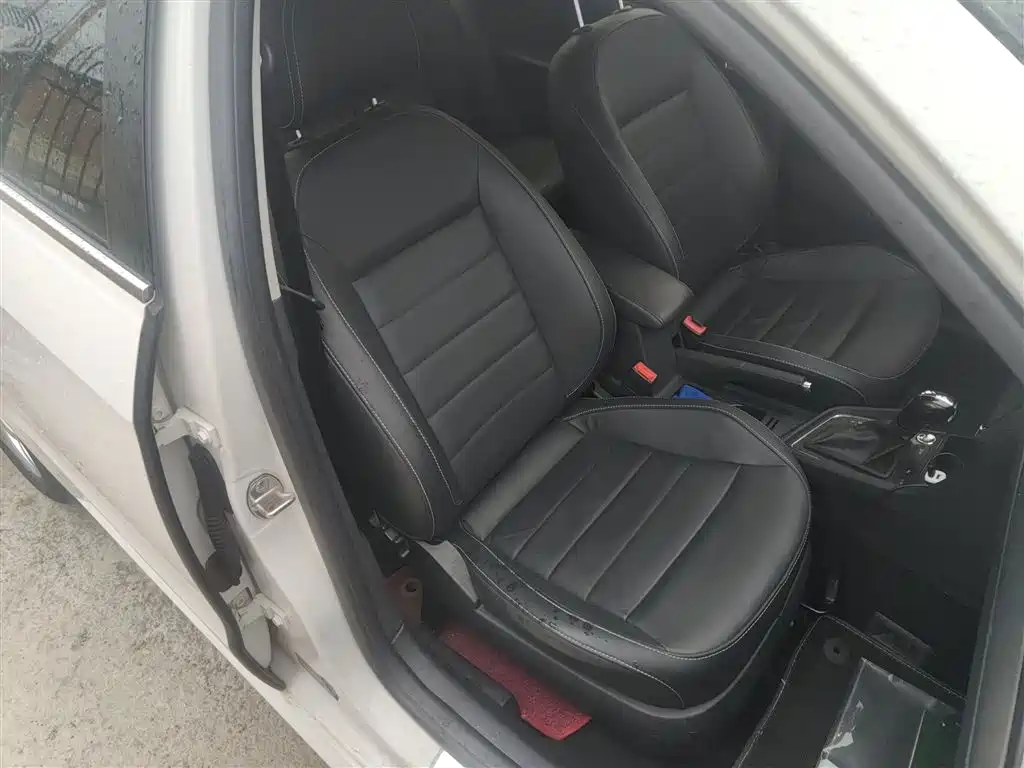 Volkswagen Lavida 2017 1.6L Automatic Comfort Edition фото 19